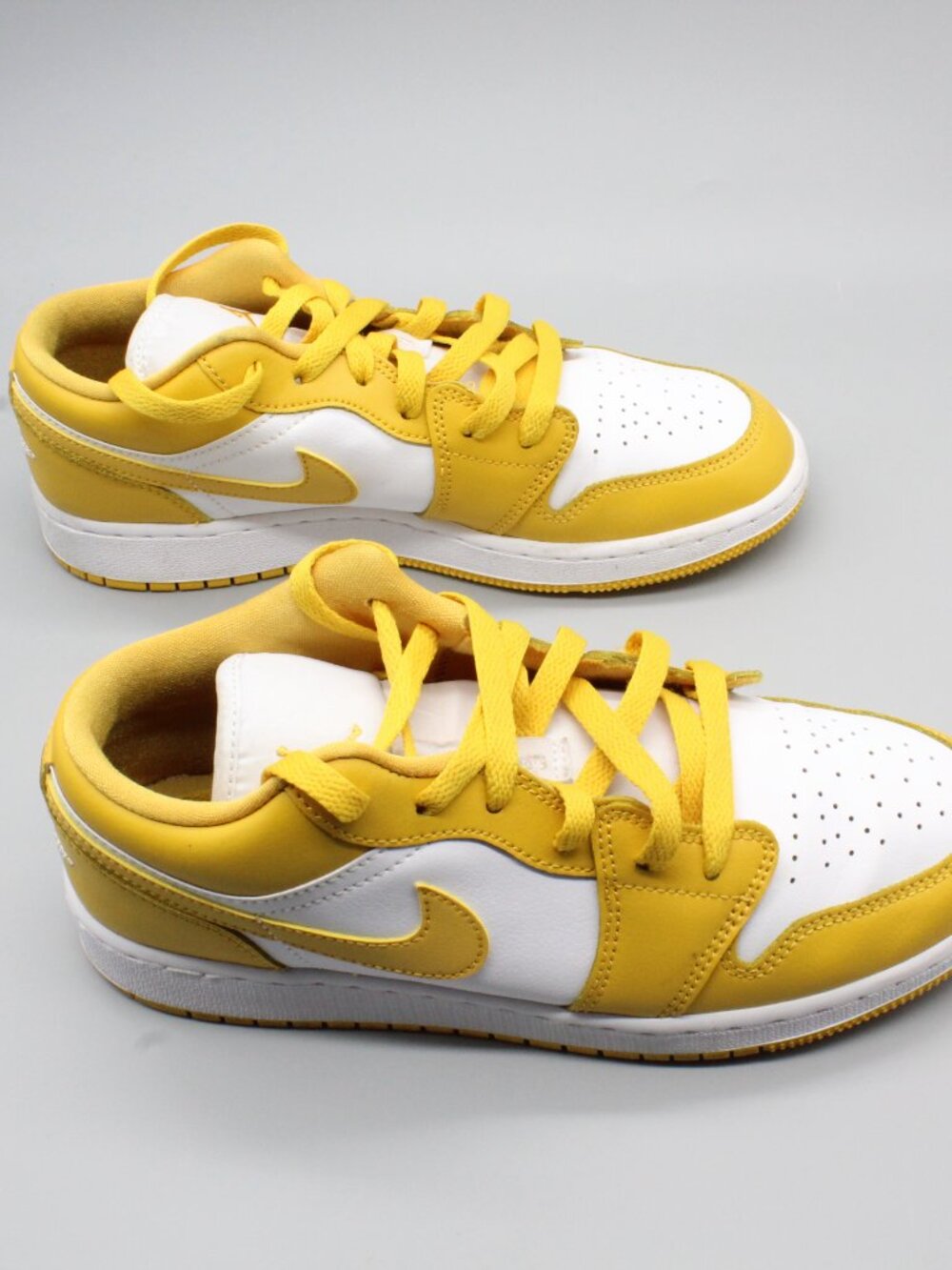 Nike Air Jordan 1 Low Pollen White Yellow 6Y GS/ Womens 7.5 553560-171 Used